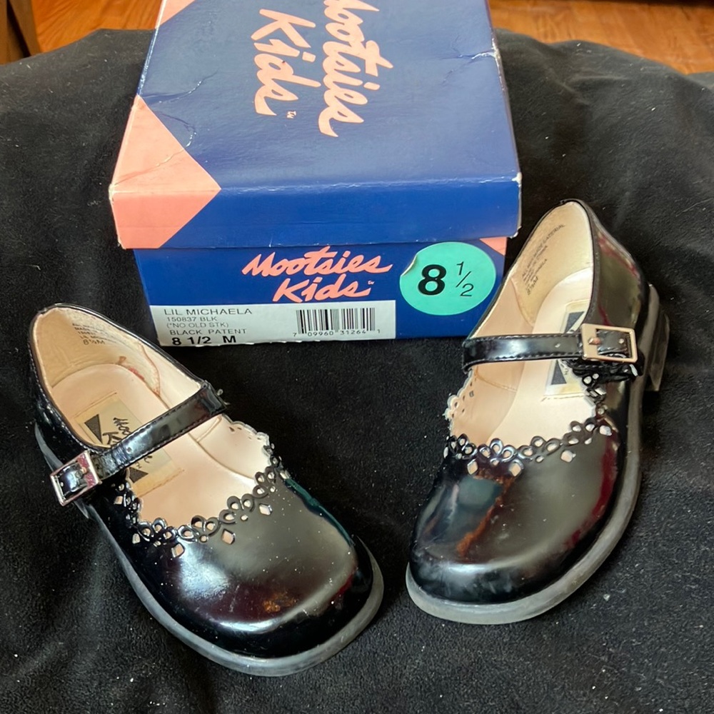 Mootsies kids shoes black 8.5 girls pretty top.preowned
